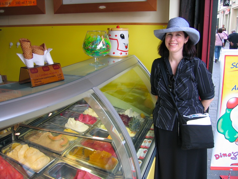 Elinor finds Italian-style gelato